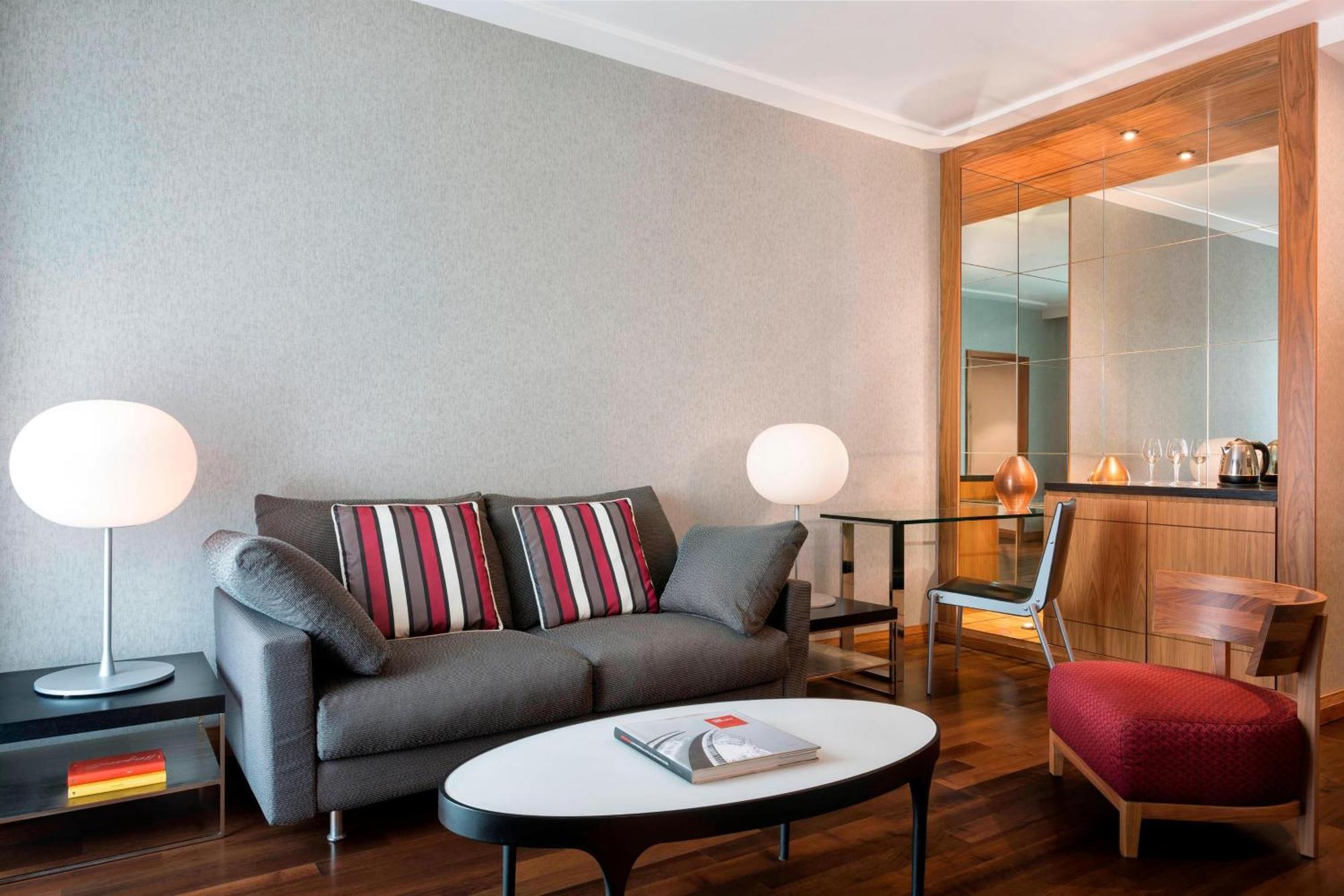 Le Meridien Visconti Рим Екстериор снимка